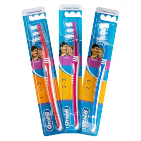 Oral-B fogkefe - ClassicCare, közepes 1db